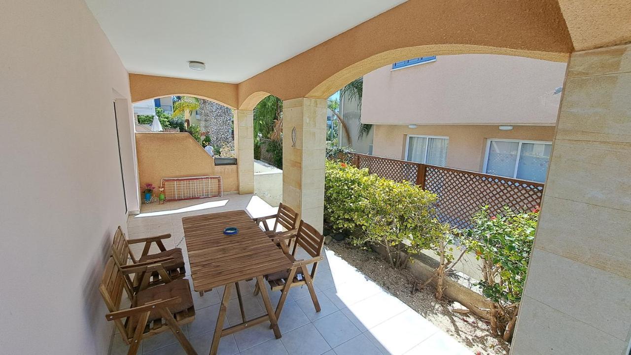Zom Holiday Apartment Пафос Экстерьер фото
