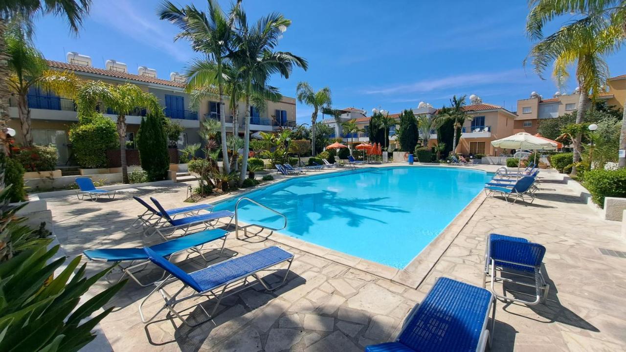 Zom Holiday Apartment Пафос Экстерьер фото