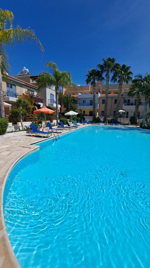 Zom Holiday Apartment Пафос Экстерьер фото