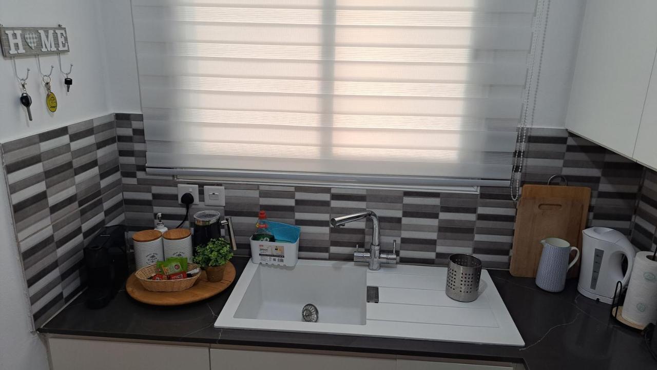 Zom Holiday Apartment Пафос Экстерьер фото