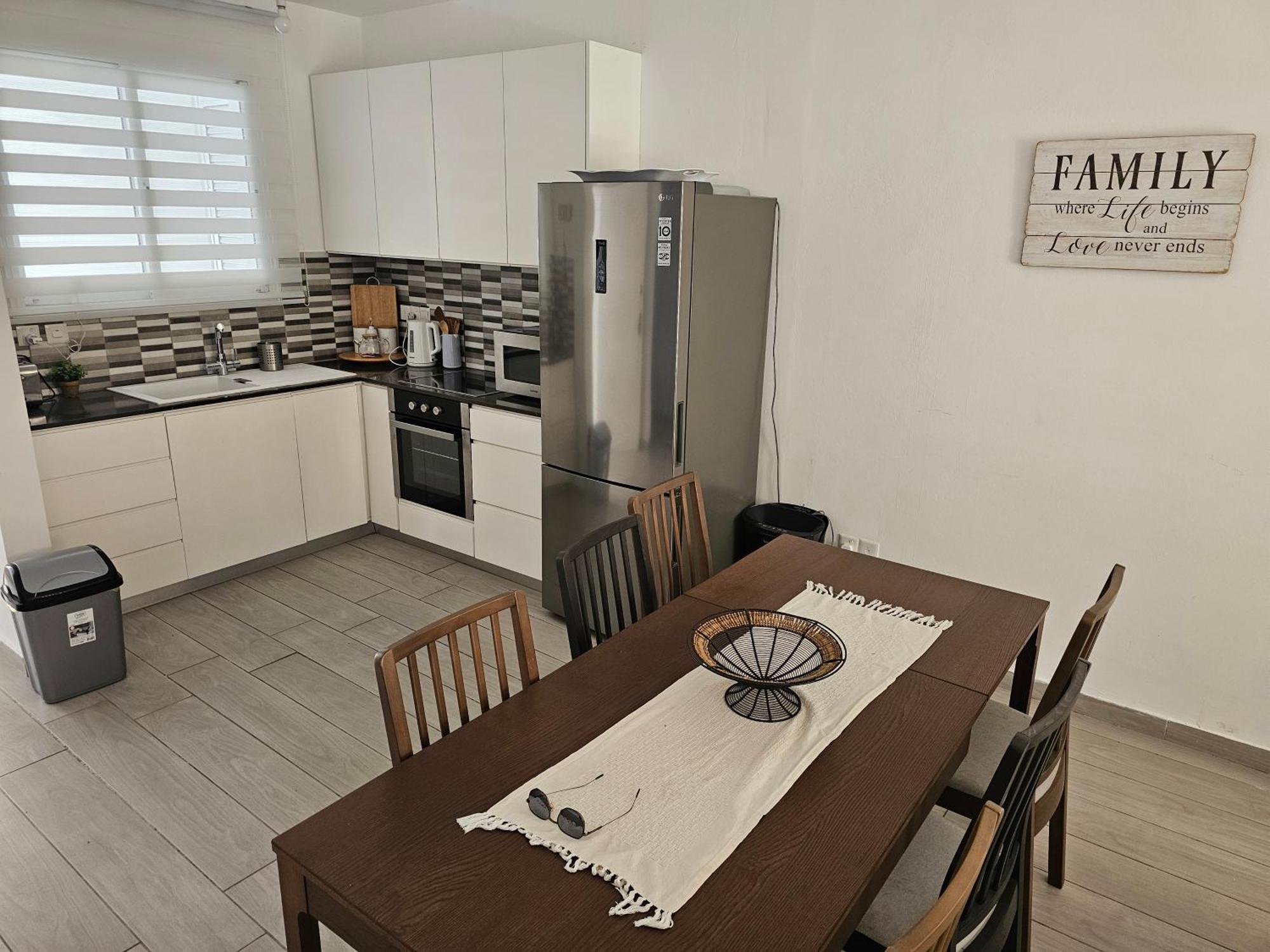 Zom Holiday Apartment Пафос Экстерьер фото